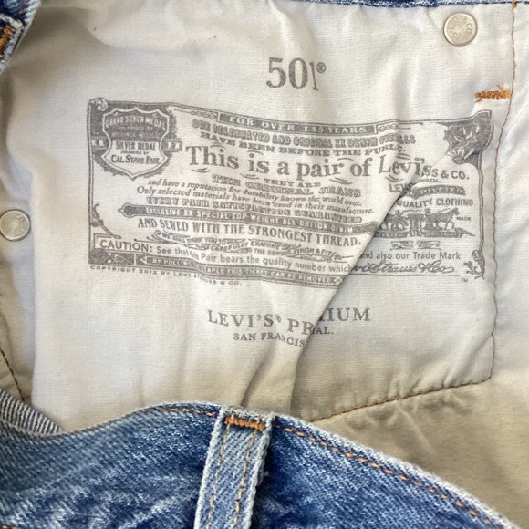 LEVI'S 501 Original High-Rise Medium Wash Button Fly Cutoff Jean Shorts Size 30 - Picture 5 of 6